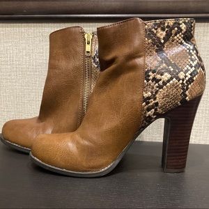 Kenneth Cole Reaction Booties Sz 6